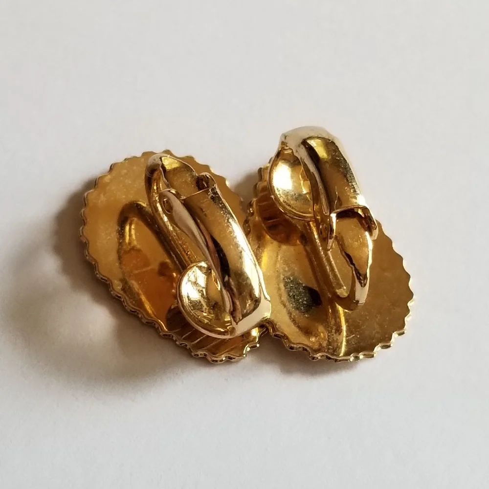 Vintage earrings clip on gold tone etched teardrop design boho dainty